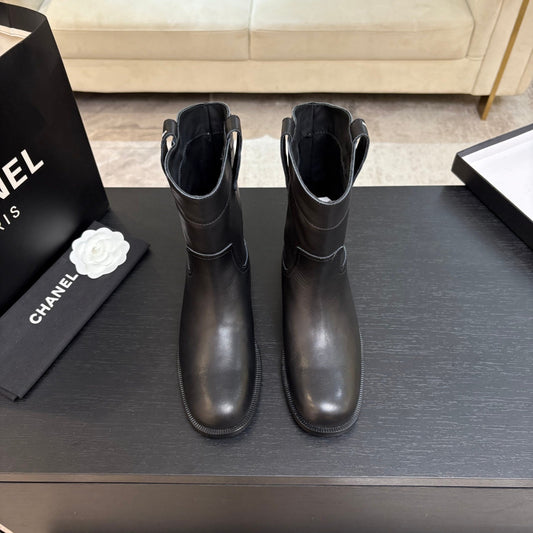 CC 2025 Short Boot Black Sheepskin 550659