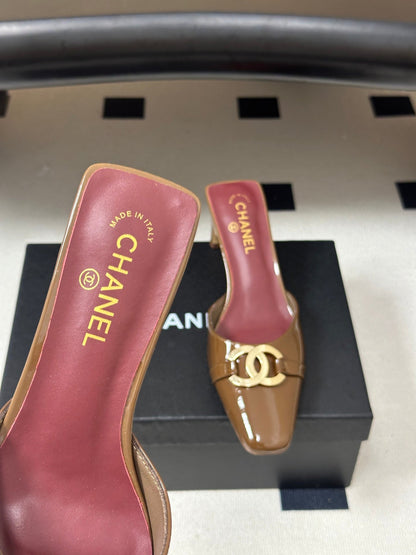 CC 26A Square Toe Mules 6cm Camel Patent Leather 888042