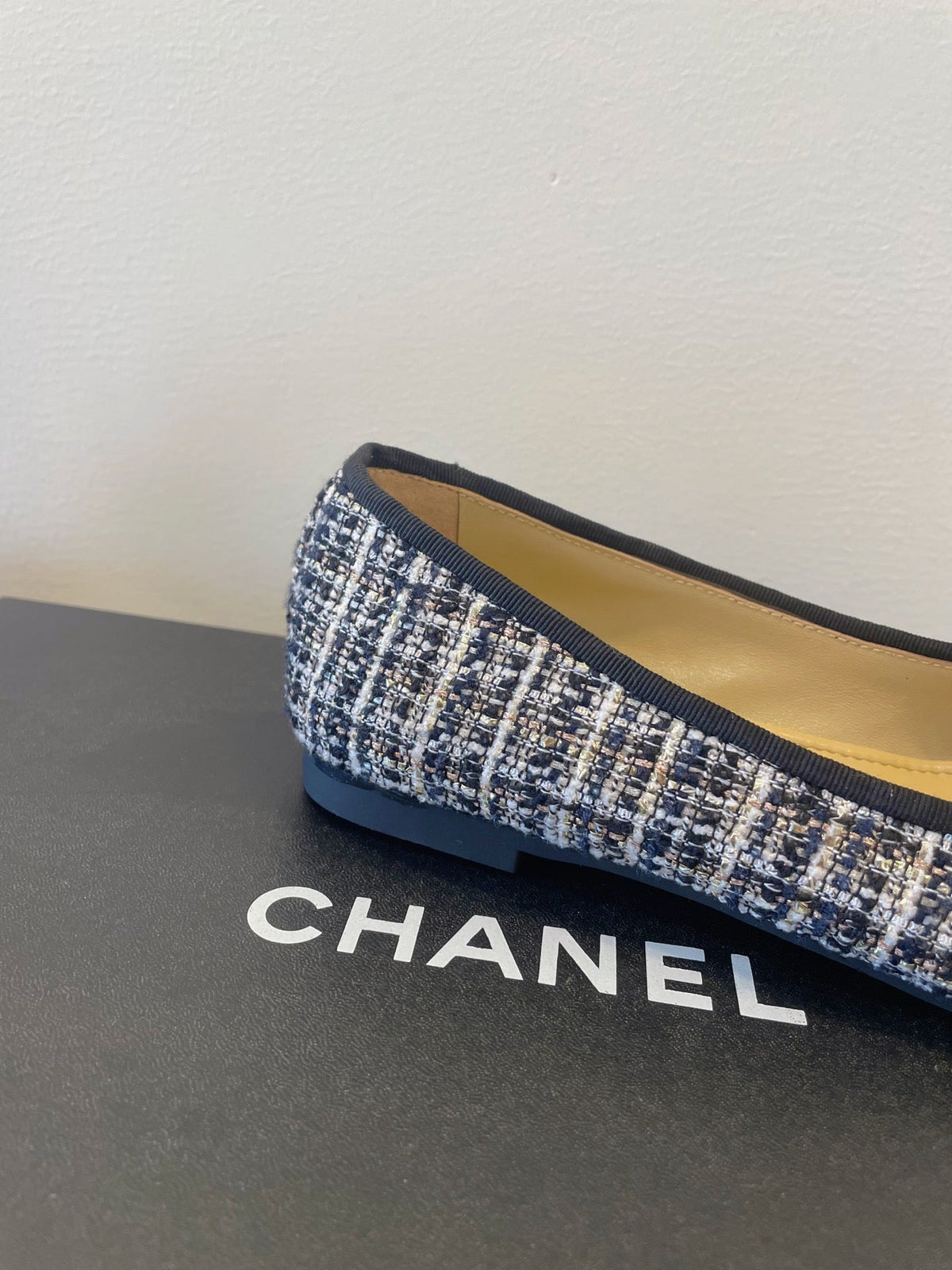 CC 26P Ballet Flats Black White Tweed & Patent Leather 890839