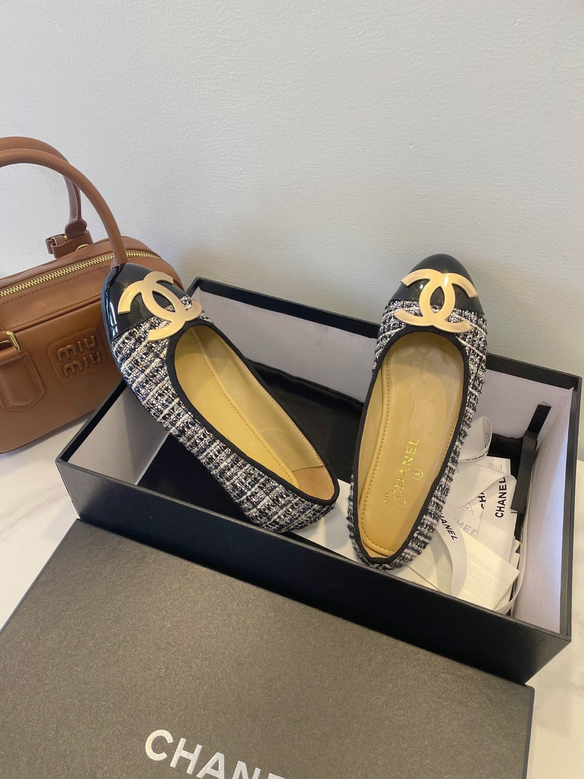 CC 26P Ballet Flats Black White Tweed & Patent Leather 890839