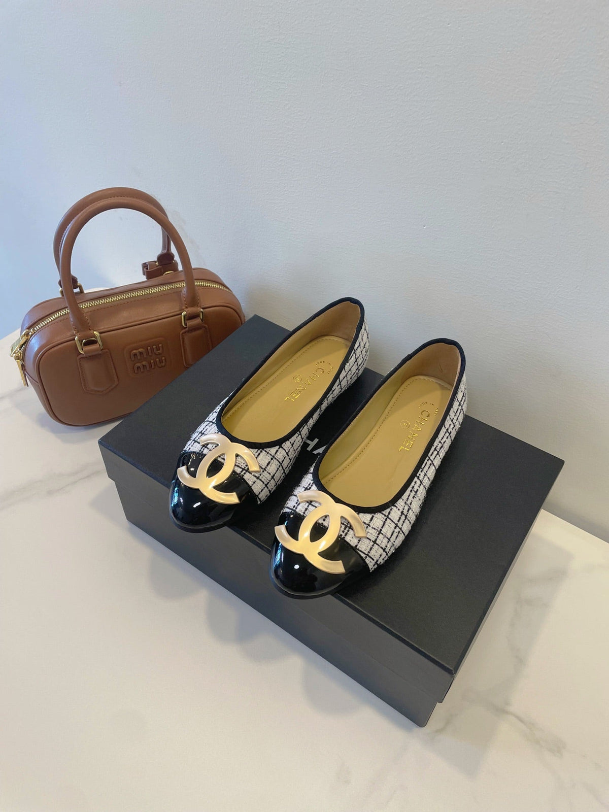 CC 26P Ballet Flats White Black Tweed & Patent Leather 890838