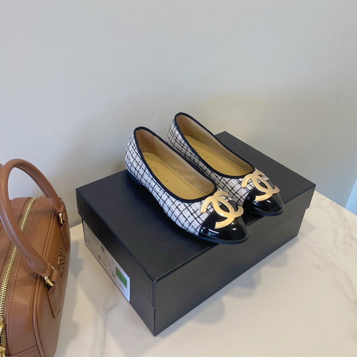 CC 26P Ballet Flats White Black Tweed & Patent Leather 890838