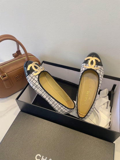 CC 26P Ballet Flats White Black Tweed & Patent Leather 890838