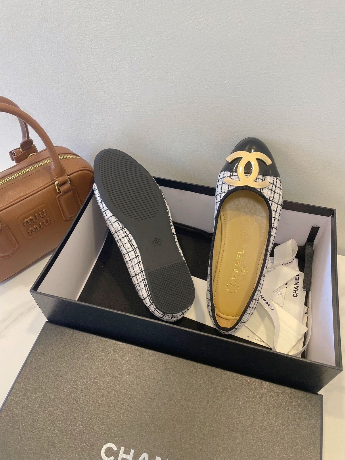 CC 26P Ballet Flats White Black Tweed & Patent Leather 890838