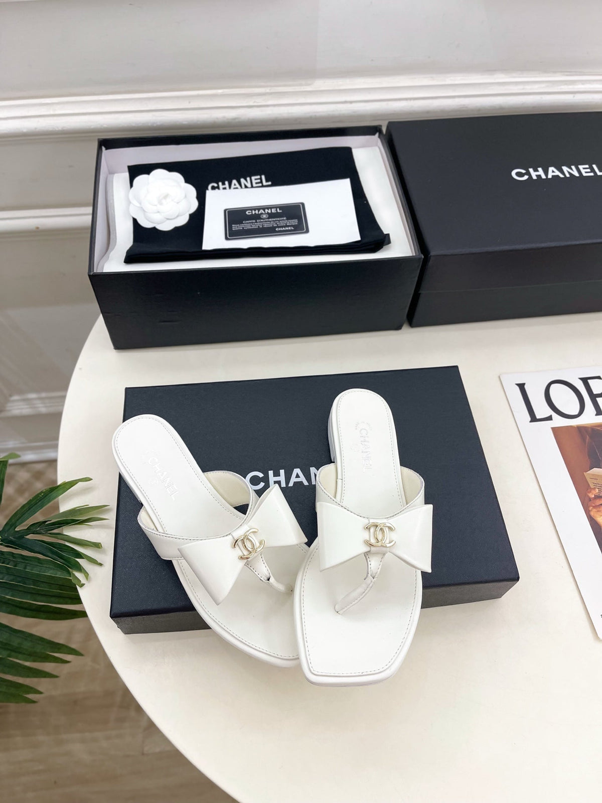CC Bow Thong Flat Sandals White Leather 891770