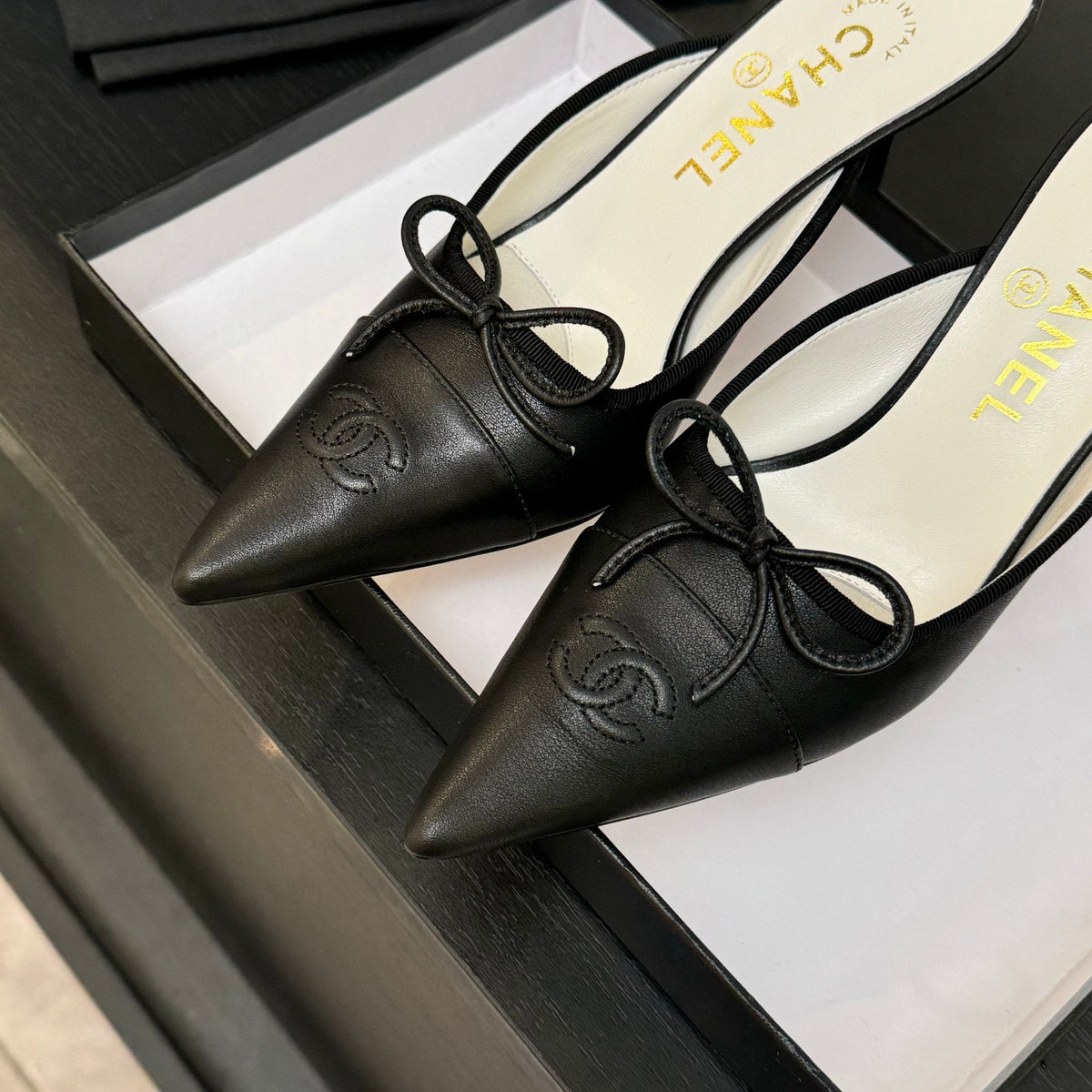 CC Bow Pointed Toe Mules Black Leather 912936