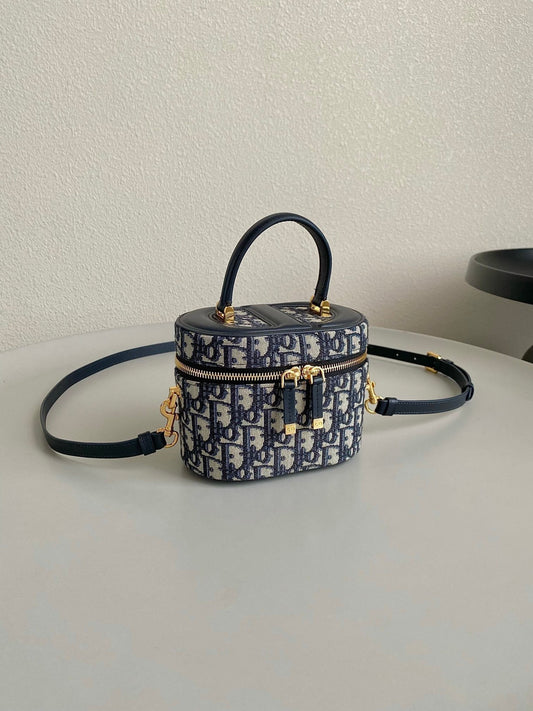SIGNATURE VANITY 16 IN BLUE OBLIQUE JACQUARD