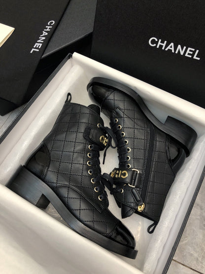 CC Short Boots 45mm In Black Quilted Lambskin And Glossy Cowhide 950042