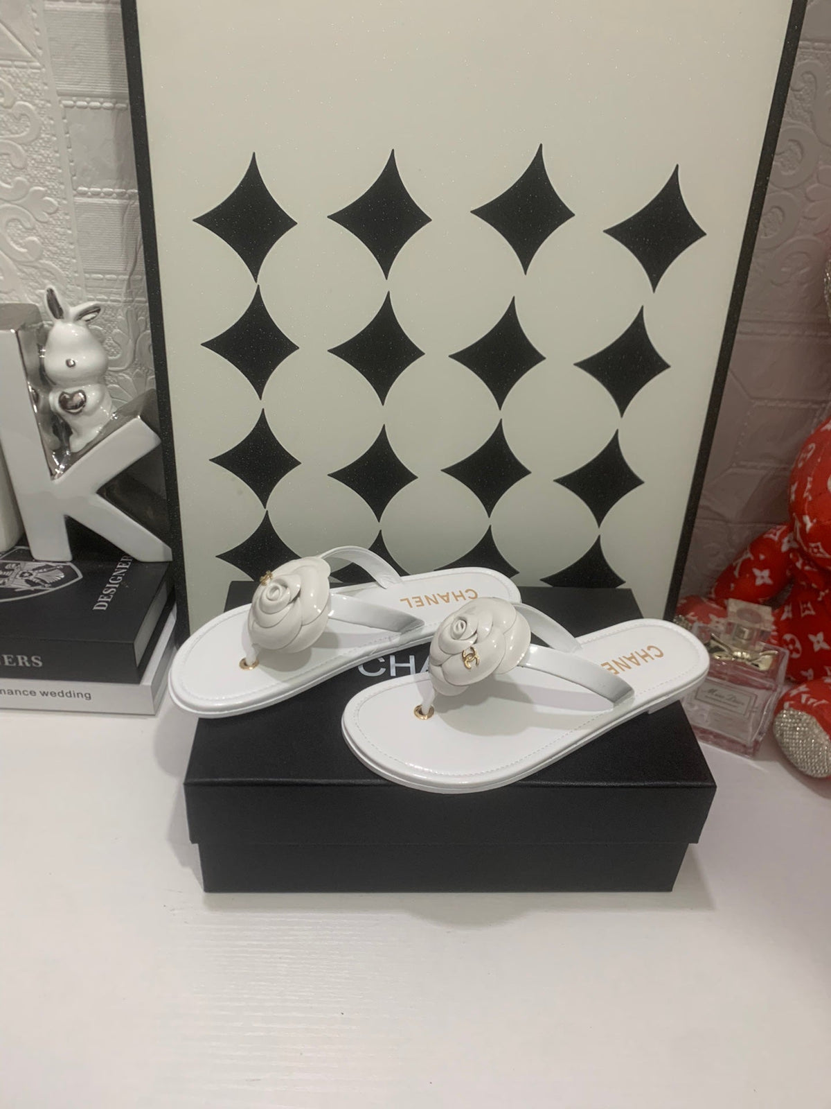 Chanel 26S Sandals In White Calfskin Gold-Tone Chain Detail
