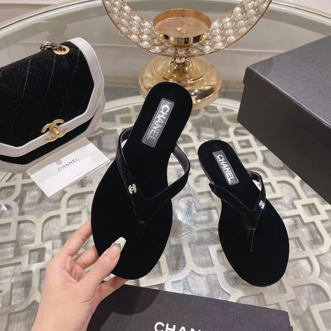 CC 26s Thong Slides Black Suede