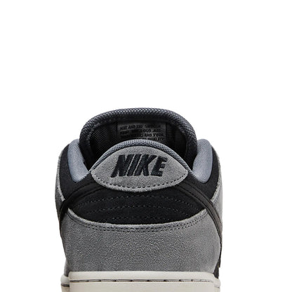 Nike SB Dunk Low 'Dark Smoke Grey' (2024)