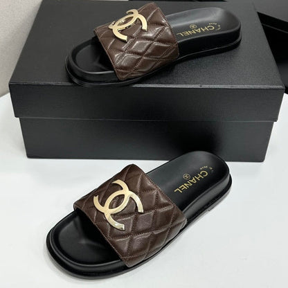 Chanel 2026 Double-C Gold Flat Slippers Cowhide Sheepskin 822822