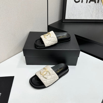 Chanel 2026 Double-C Gold Flat Slippers Cowhide Sheepskin 822822