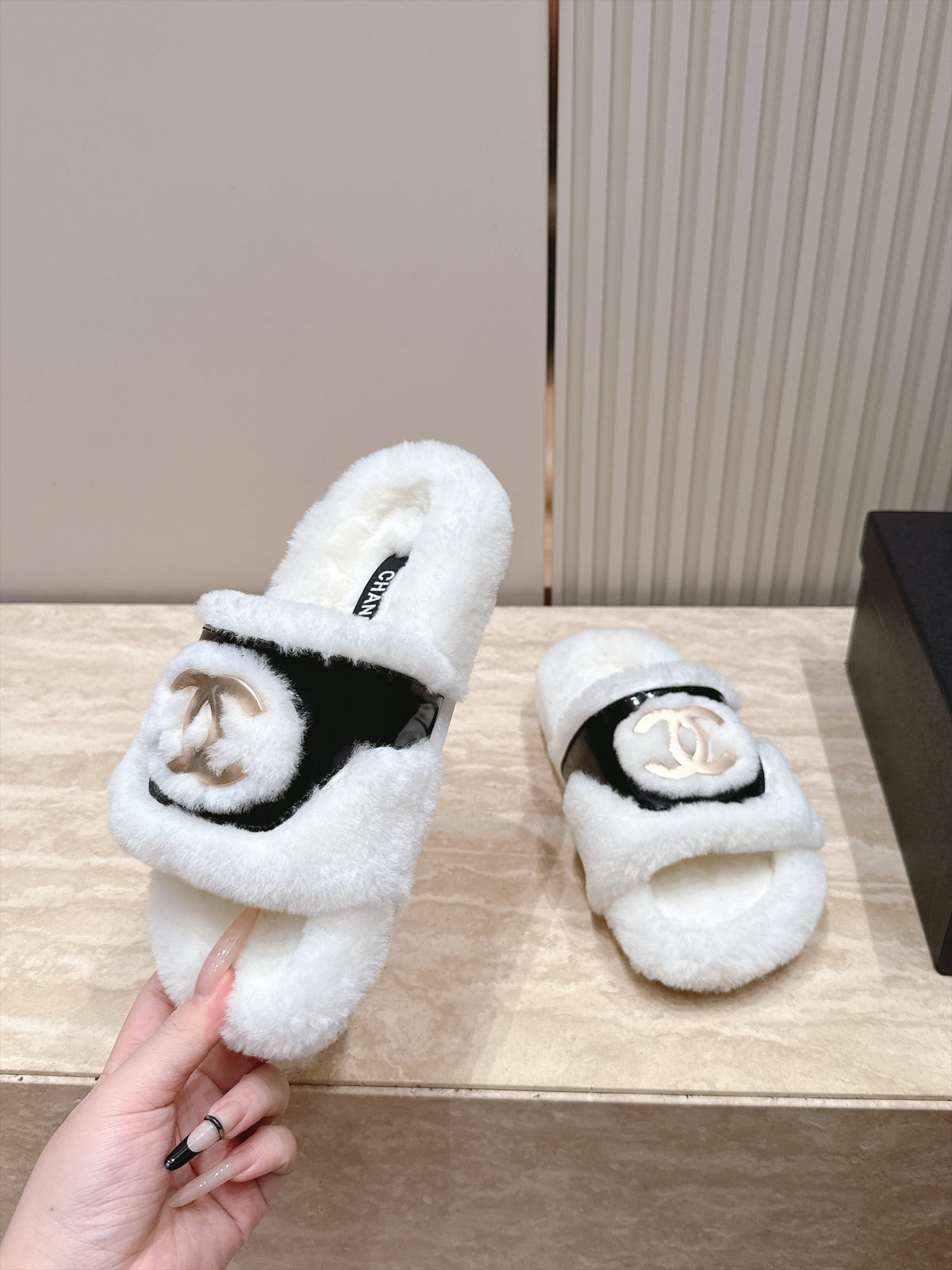 CC 26s Shearling Slides 2cm White Fur 121625