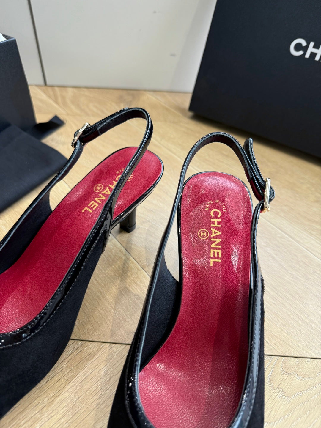 CC 26s Slingback Black Suede Patent Leather 933122