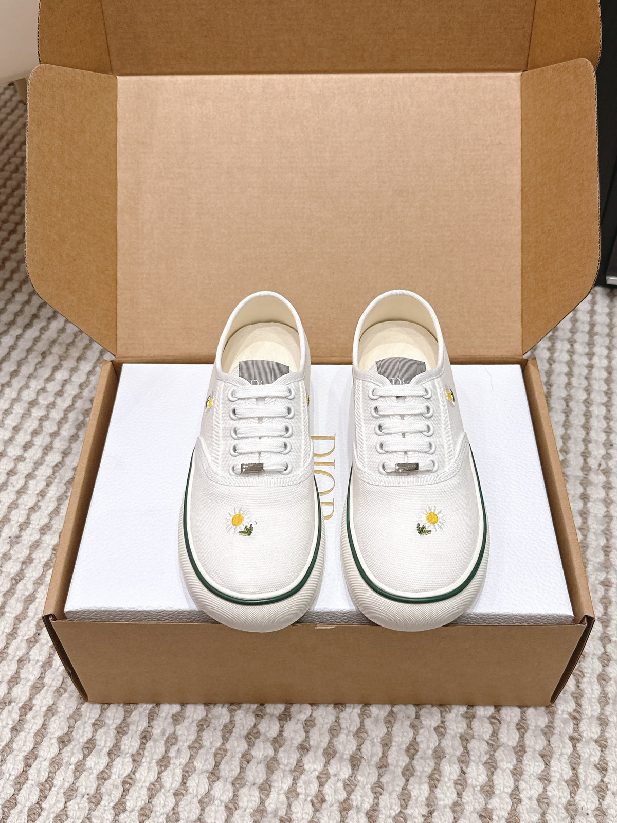 CD Saltwind Sneakers White Chrysanthemum Embroidery Canvas 632437