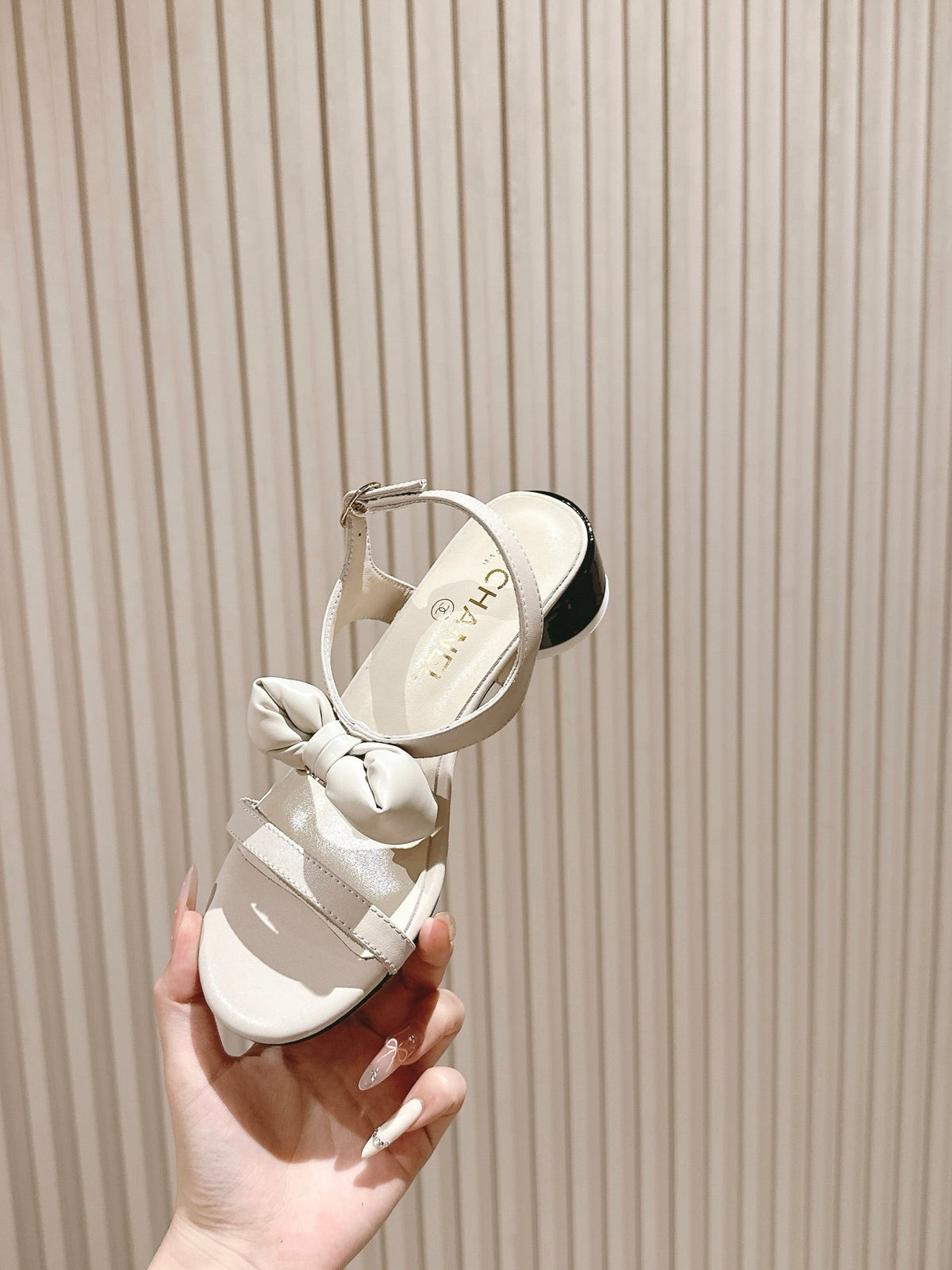CC 26s Bow Sandals White Cowhide 658468