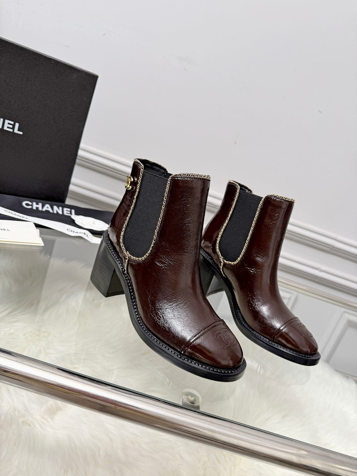 CC 26s Ankle Boots Brown Glossy Leather 101930