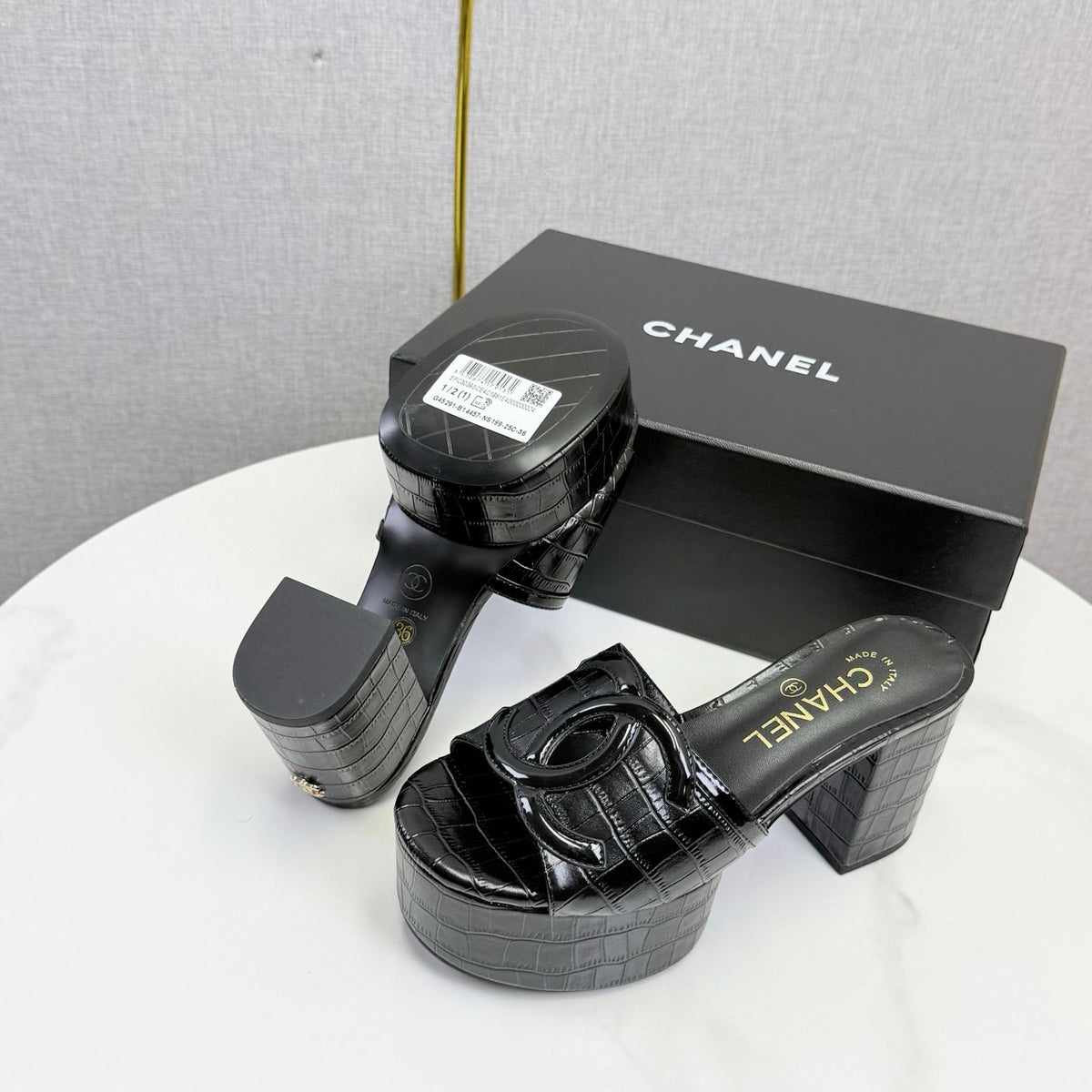 CC 26s Block Heel Sandals 10cm Black Crocodile-Embossed Calfskin
