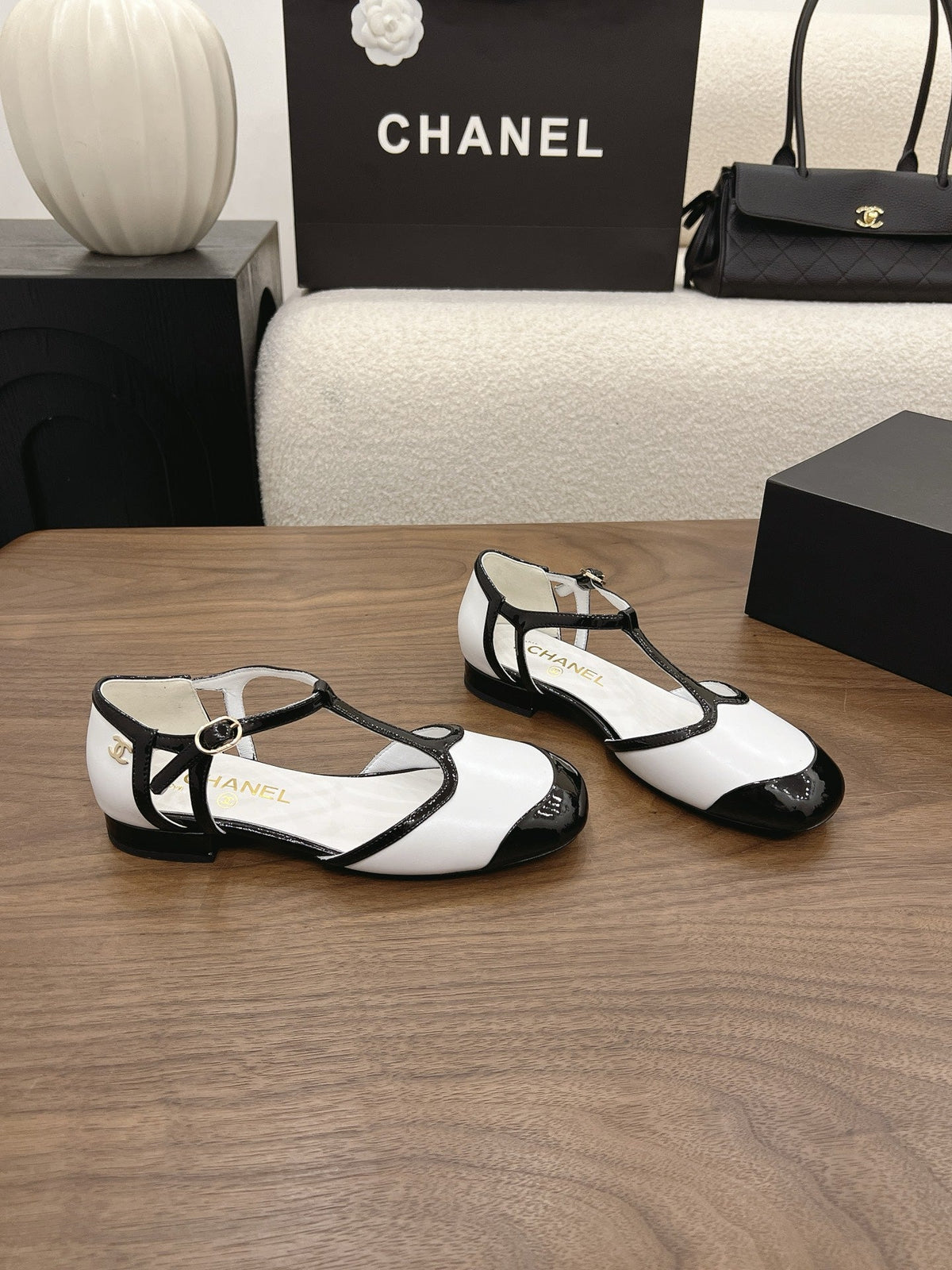 CC 26s Mary Jane Black White Lambskin Patent Leather 915322