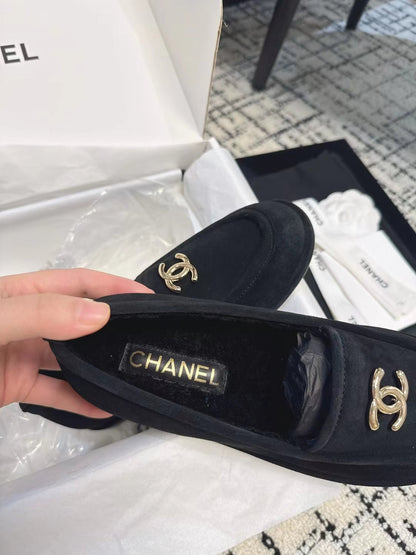 CC 26S Turnlock Loafers 1.5cm Black Suede Shearling 118142